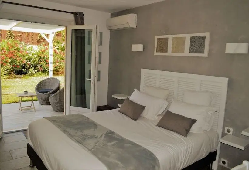 片側に海が見えるデラックスルーム, Villa La Terre Des Lauriers B&b