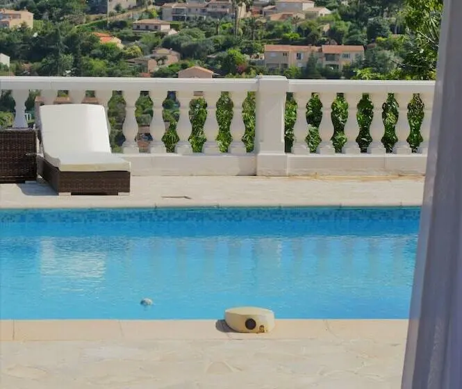 デラックススイート２ベッドルーム, Villa La Terre Des Lauriers B&b