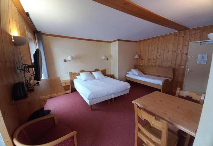 غرفة قياسية ثلاثية مزودة بشرفة, Chalet Hotel Le Mont Bisanne