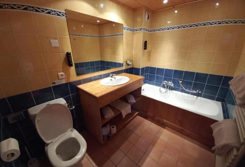 غرفة قياسية ثلاثية, Chalet Hotel Le Mont Bisanne