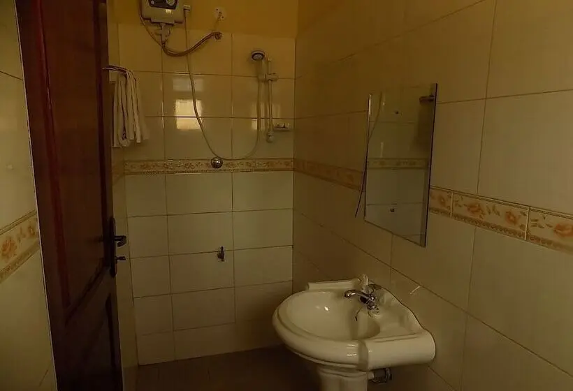 اتاق لوکس, Country Motel Koboko