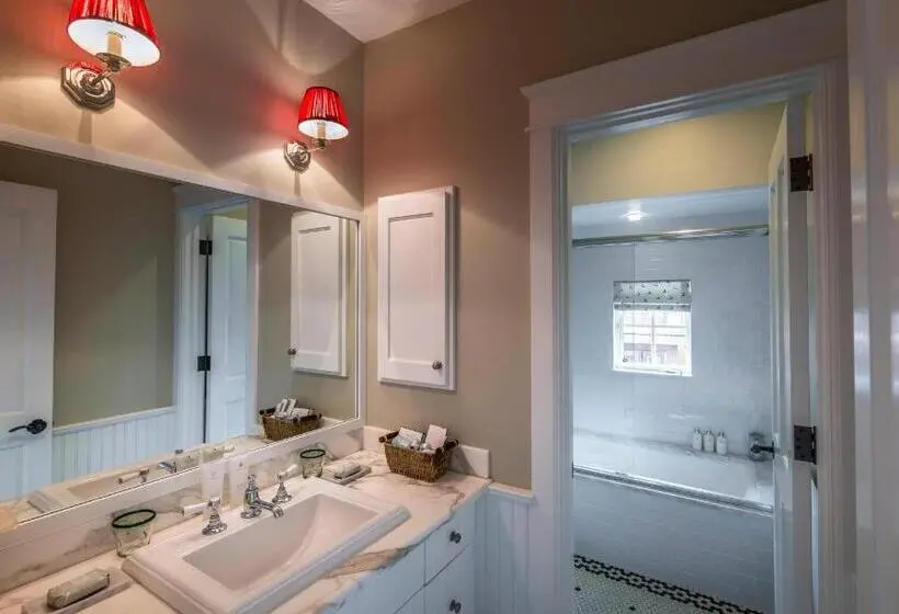اتاق لوکس با تخت بزرگ, Dunton Town House