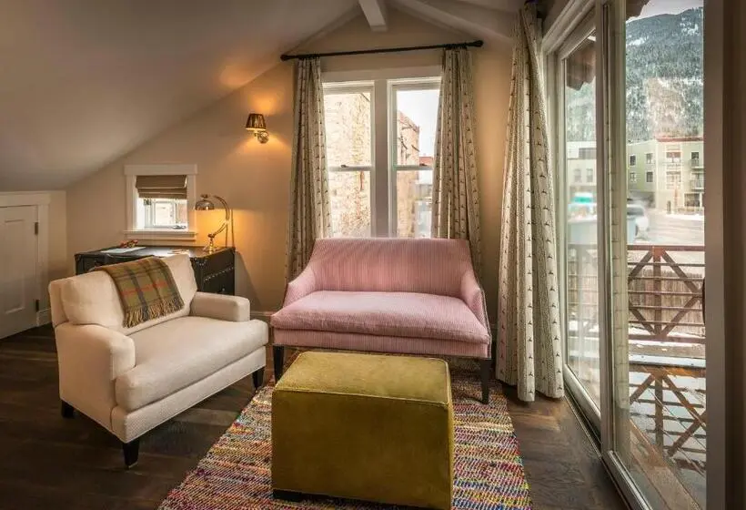 اتاق لوکس با تخت بزرگ, Dunton Town House