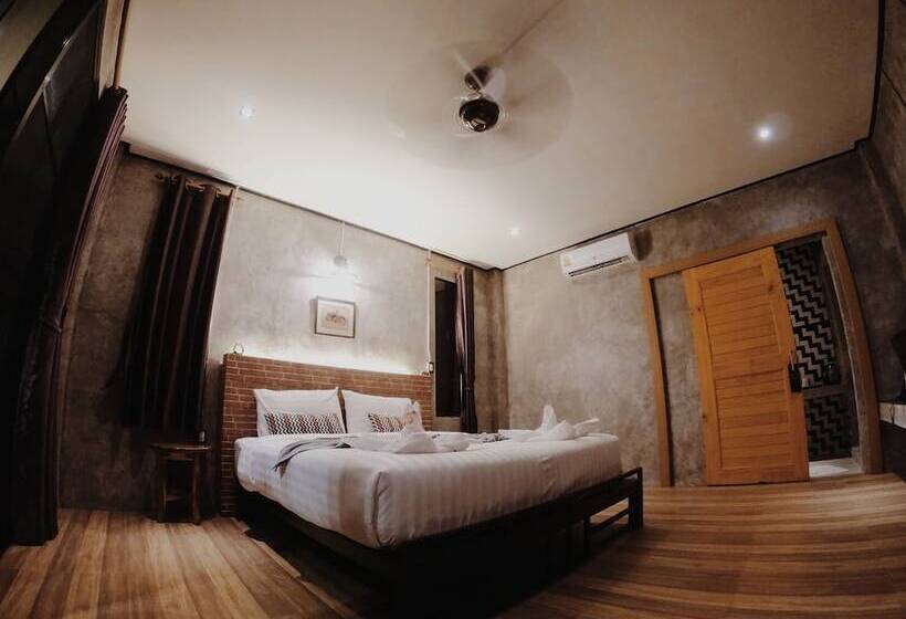 Quarto Deluxe com Sacada, Grandfather Khaolak Resort