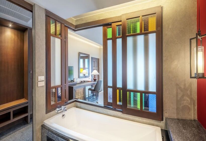 풀장 전망 디럭스 룸, Monkham Village Hat Yai