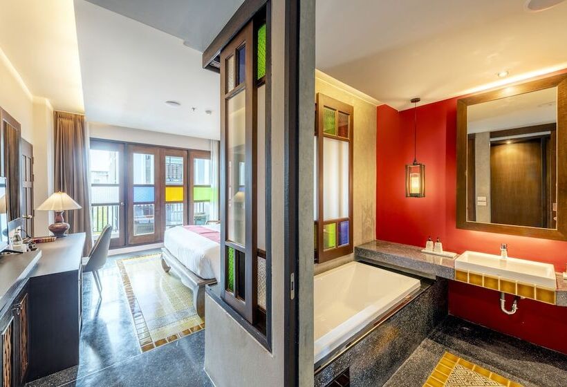 풀장 전망 디럭스 룸, Monkham Village Hat Yai