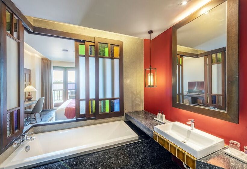 풀장 전망 디럭스 룸, Monkham Village Hat Yai