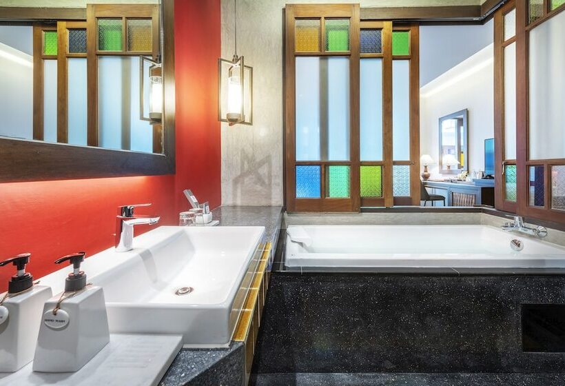 풀장 전망 디럭스 룸, Monkham Village Hat Yai