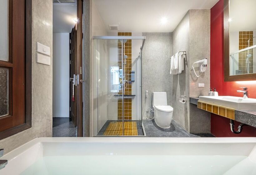 풀장 전망 디럭스 룸, Monkham Village Hat Yai