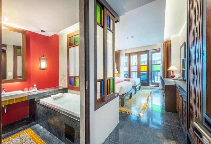 풀장 전망 디럭스 룸, Monkham Village Hat Yai