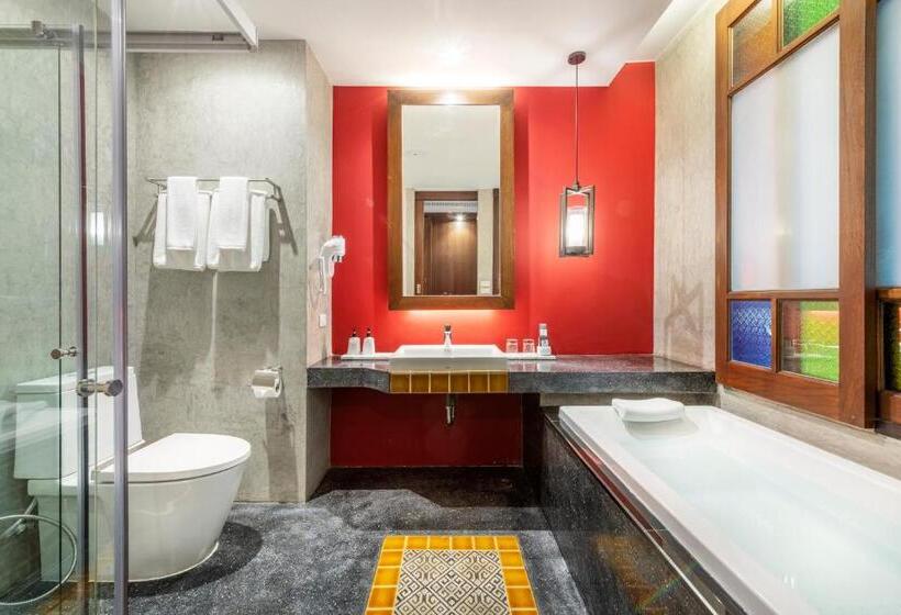 풀장 전망 디럭스 룸, Monkham Village Hat Yai