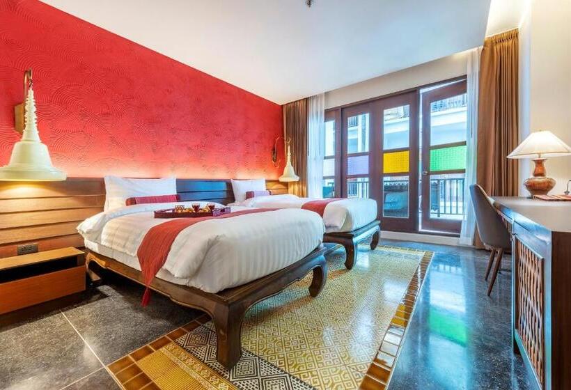 풀장 전망 디럭스 룸, Monkham Village Hat Yai