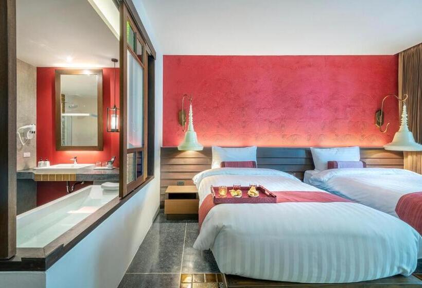 풀장 전망 디럭스 룸, Monkham Village Hat Yai