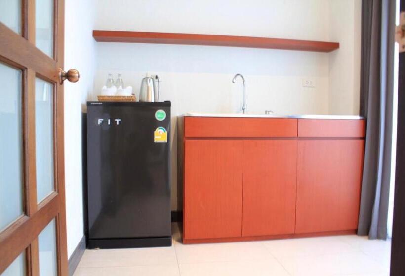 스탠다드 스튜디오 킹침대, Monkham Village Hat Yai