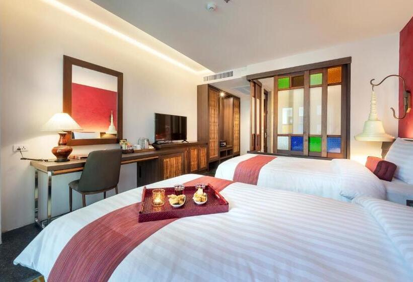 풀장 전망 디럭스 룸, Monkham Village Hat Yai