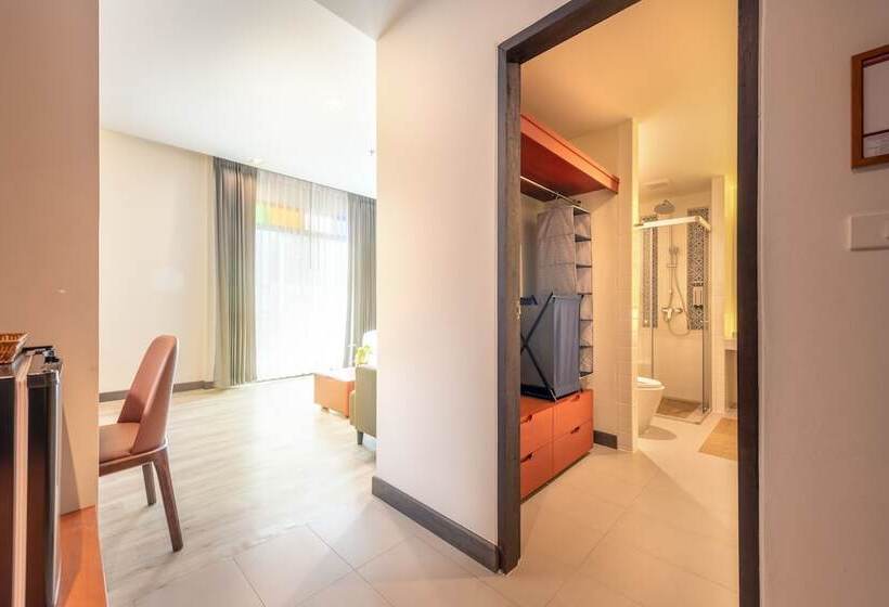 디럭스 룸 킹사이즈 침대, Monkham Village Hat Yai