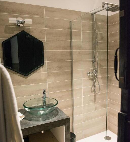 جناح, Les Suites Du 17