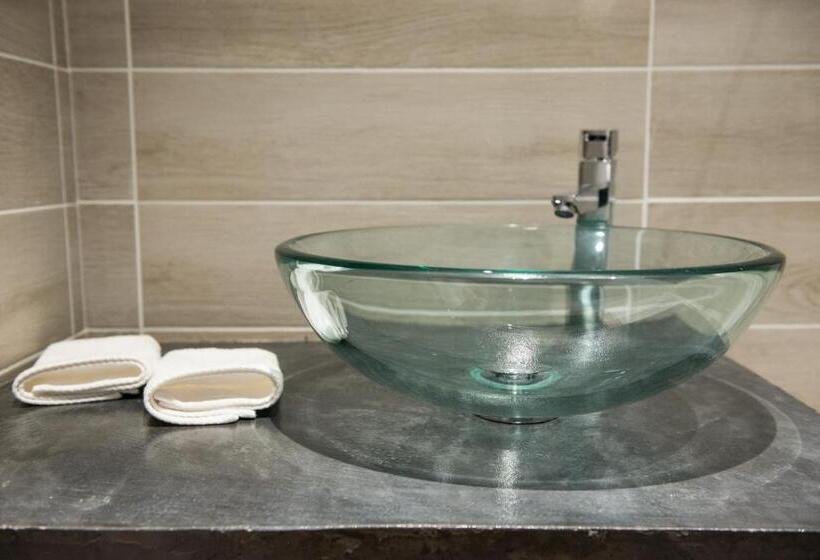 جناح, Les Suites Du 17