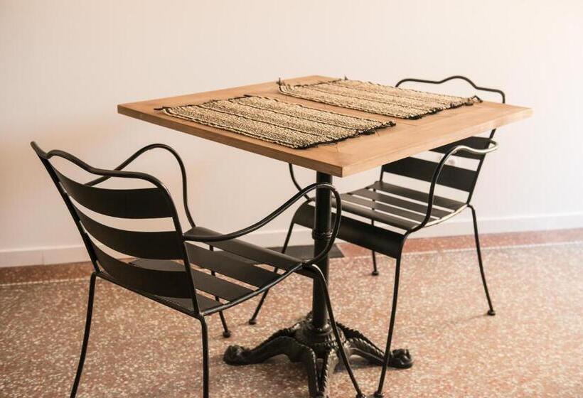 جناح, Les Suites Du 17