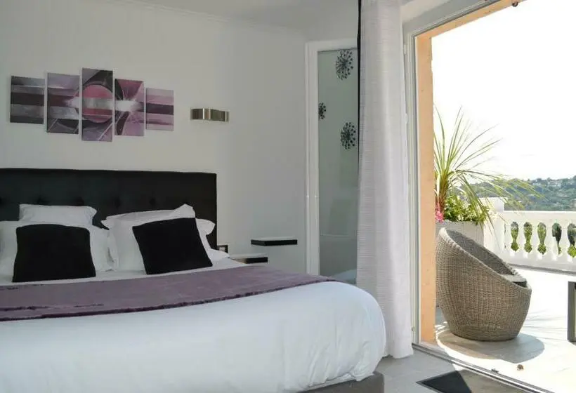 片側に海が見えるデラックスルーム, Villa La Terre Des Lauriers B&b