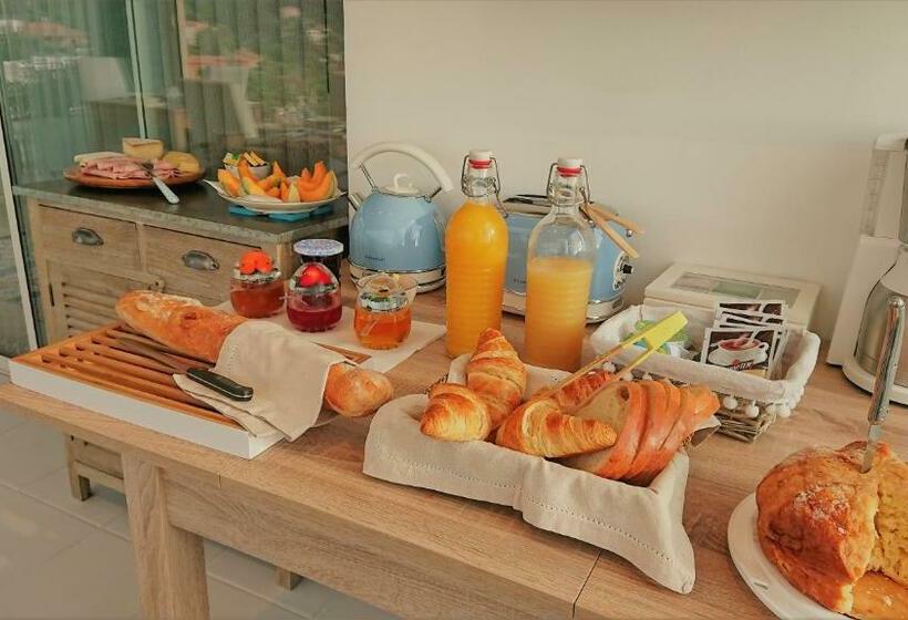 디럭스 룸 측면 바다 전망, Villa La Terre Des Lauriers B&b