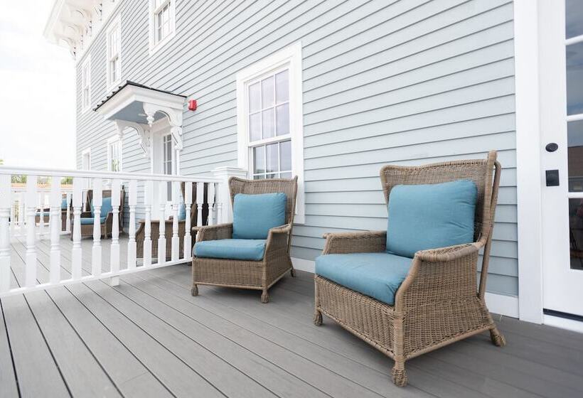 스위트 킹사이즈 침대, The Cadillac House Lexington, Tapestry Collection By Hilton