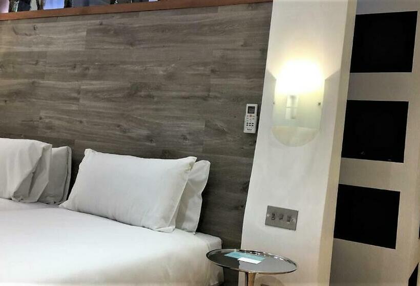 スーペリアスタジオ, Rioshouse Henley