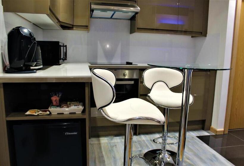 スーペリアスタジオ, Rioshouse Henley