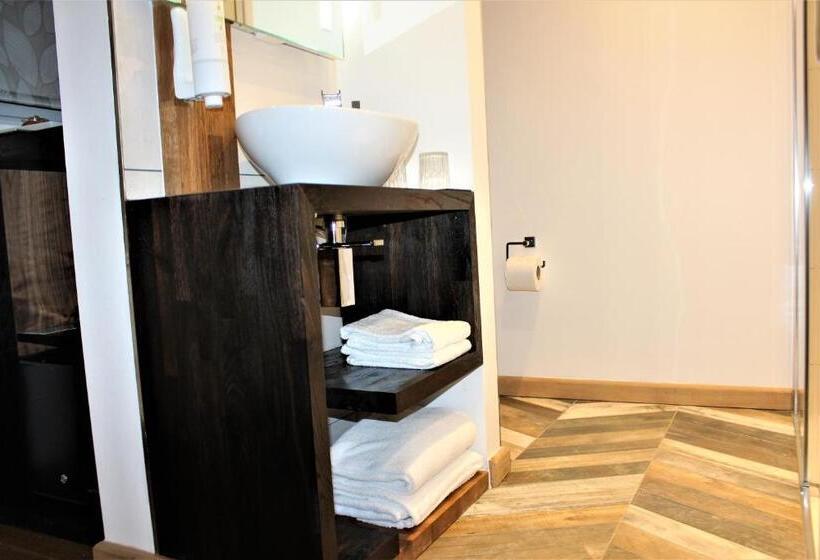 Номер Стандарт, Rioshouse Henley