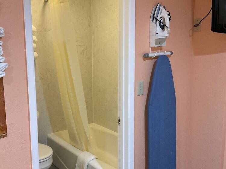 غرفه قياسيه سريرين مزدوجين, Budget Motel