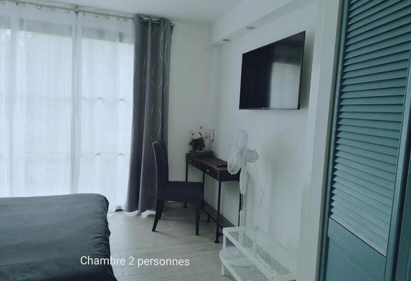 اتاق استاندارد با چشم‌انداز باغ, Chambres D'hotes Grace