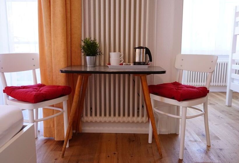 4 Bett Standardzimmer, Adventure Guesthouse