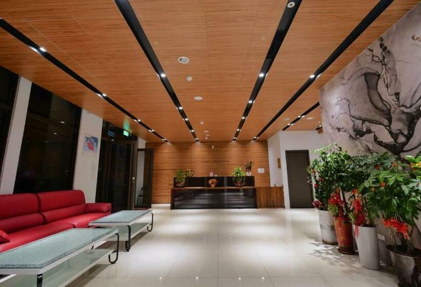 اتاق استاندارد چهارنفره با بالکن, Apause