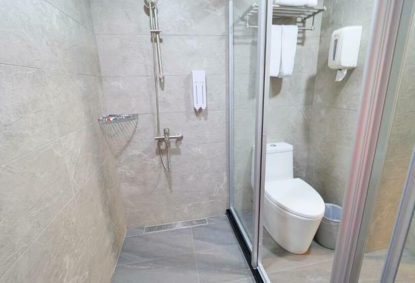 اتاق استاندارد چهارنفره با بالکن, Apause