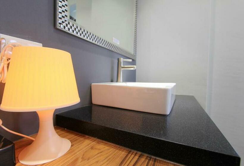 اتاق استاندارد چهارنفره با بالکن, Apause