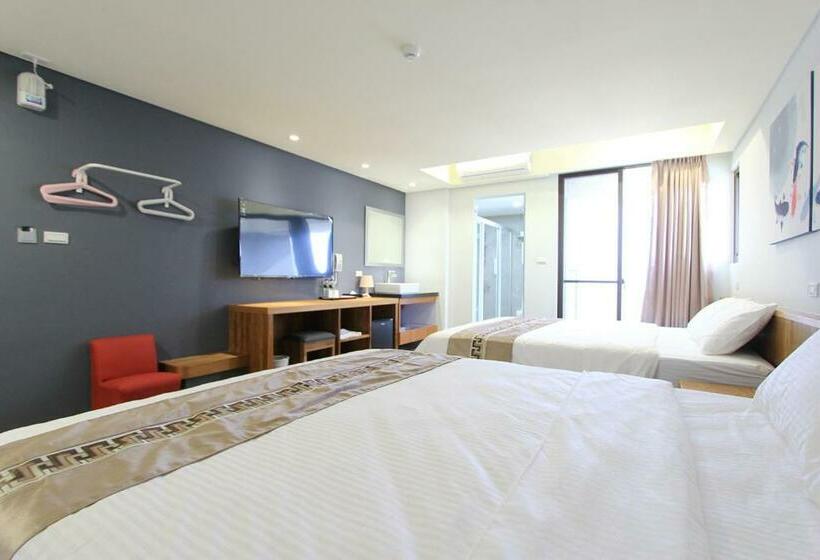 اتاق استاندارد چهارنفره با بالکن, Apause