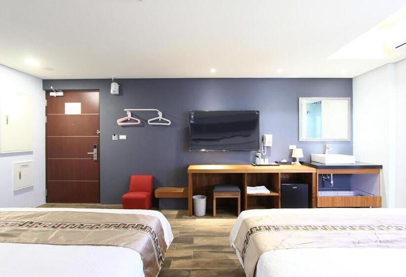 اتاق استاندارد چهارنفره با بالکن, Apause