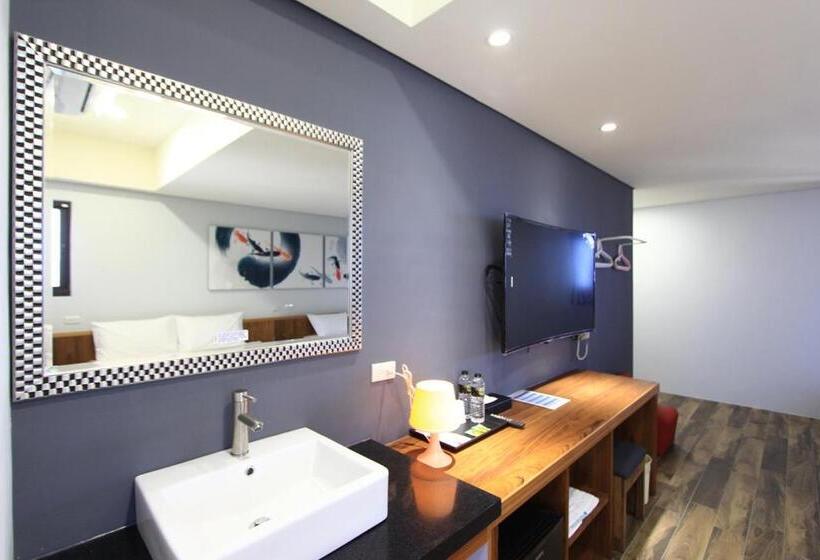 اتاق استاندارد چهارنفره با بالکن, Apause