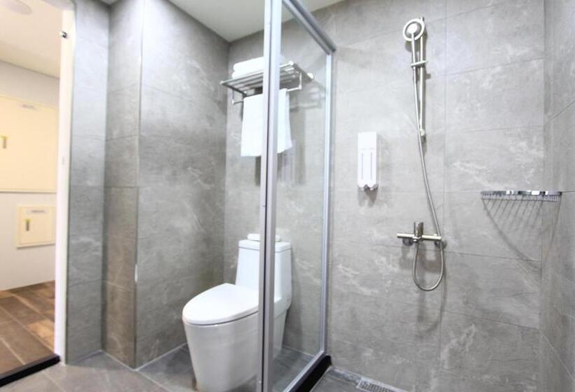 اتاق استاندارد چهارنفره با بالکن, Apause