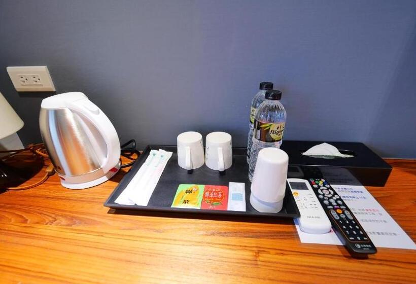 اتاق لوکس با بالکن و چشم‌انداز دریا, Apause