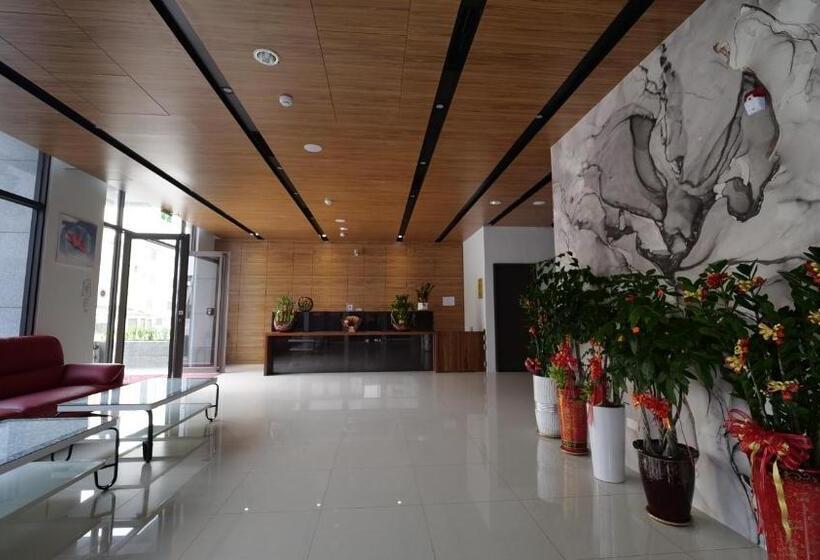 اتاق لوکس با بالکن و چشم‌انداز دریا, Apause