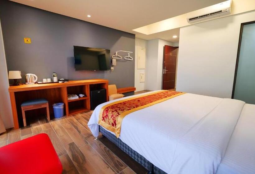 اتاق لوکس با بالکن و چشم‌انداز دریا, Apause