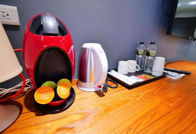 اتاق لوکس با بالکن و چشم‌انداز دریا, Apause