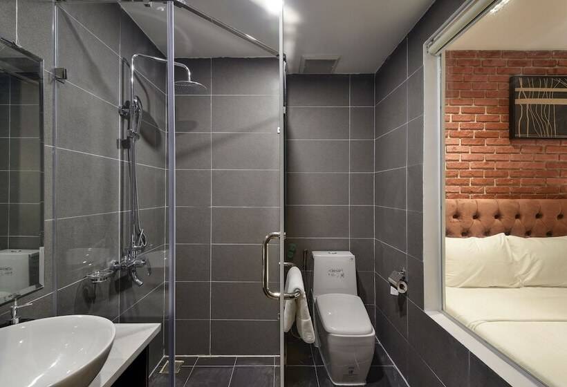 اتاق استاندارد, The Marron