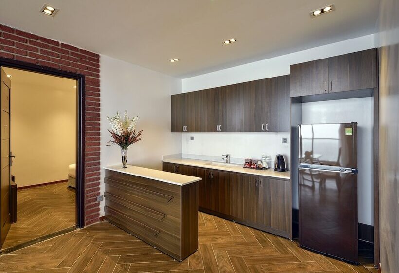 سوییت خانوادگی, The Marron