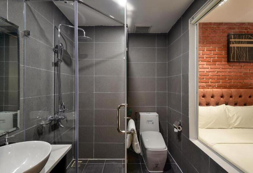 اتاق استاندارد, The Marron