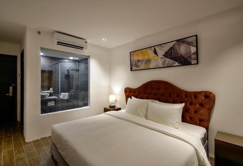 اتاق سوپریور, The Marron