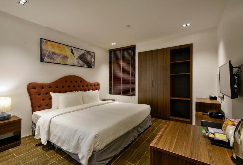 اتاق سوپریور, The Marron