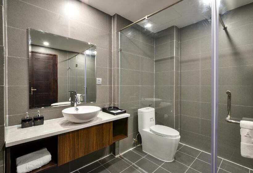 اتاق سوپریور با تخت بزرگ, The Marron