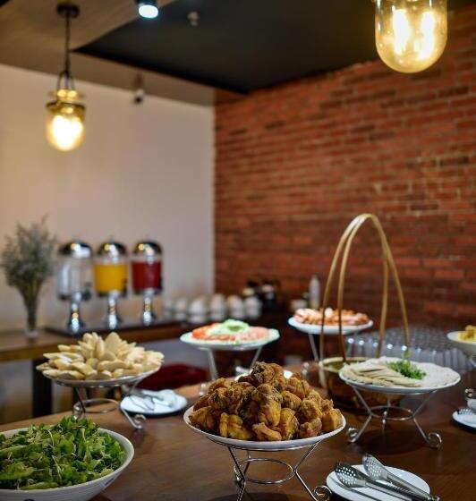 اتاق سوپریور با تخت بزرگ, The Marron